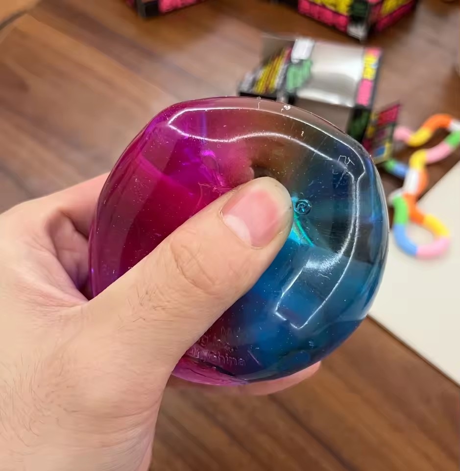 Schylling NeeDoh Rainbow Cube  - đánh giá và giá Fidget Cube Original